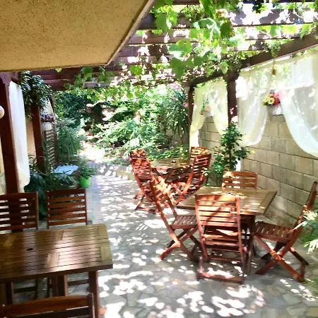 Guest house Family Daf 4*